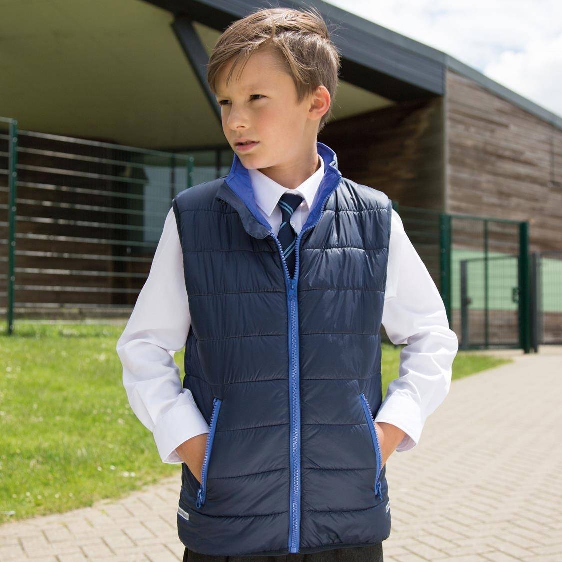 Bezrękawnik dziecięcy o pikowanej strukturze z kontrastowymi zamkami