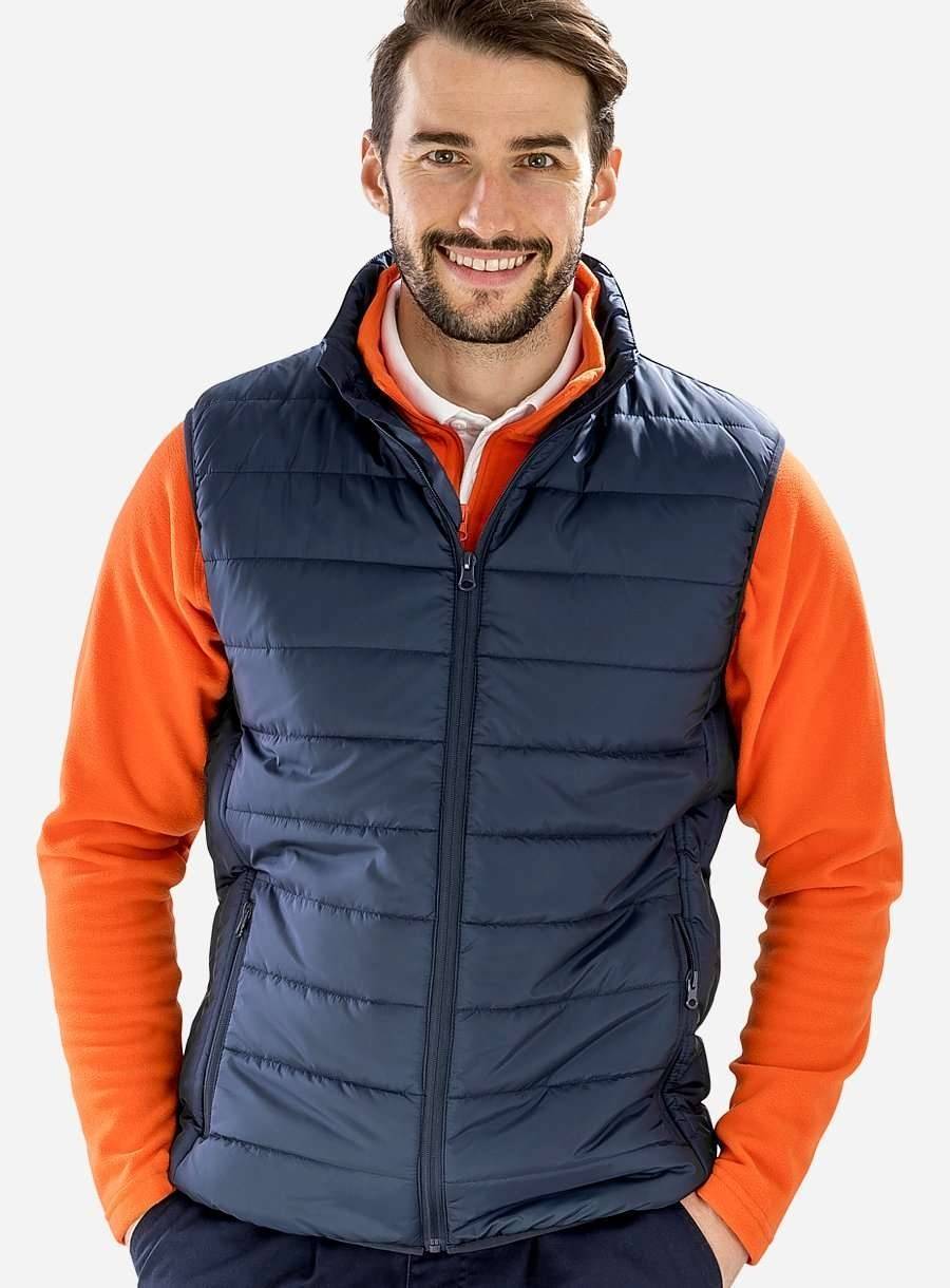 Bezrękawnik pikowany wodoodporny, posiadający zamykane boczne kieszenie