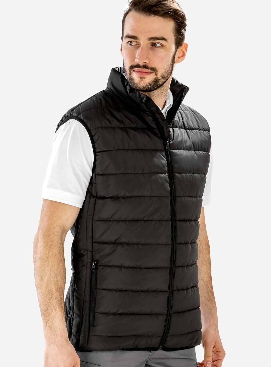 Bezrękawnik pikowany wodoodporny, posiadający zamykane boczne kieszenie