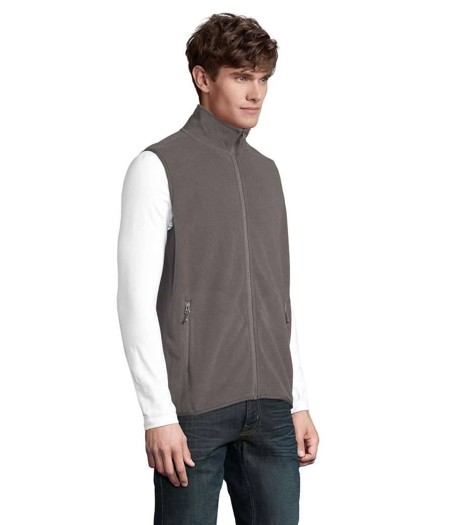 Bezrękawnik polarowy wykonany z ekologicznego materiału