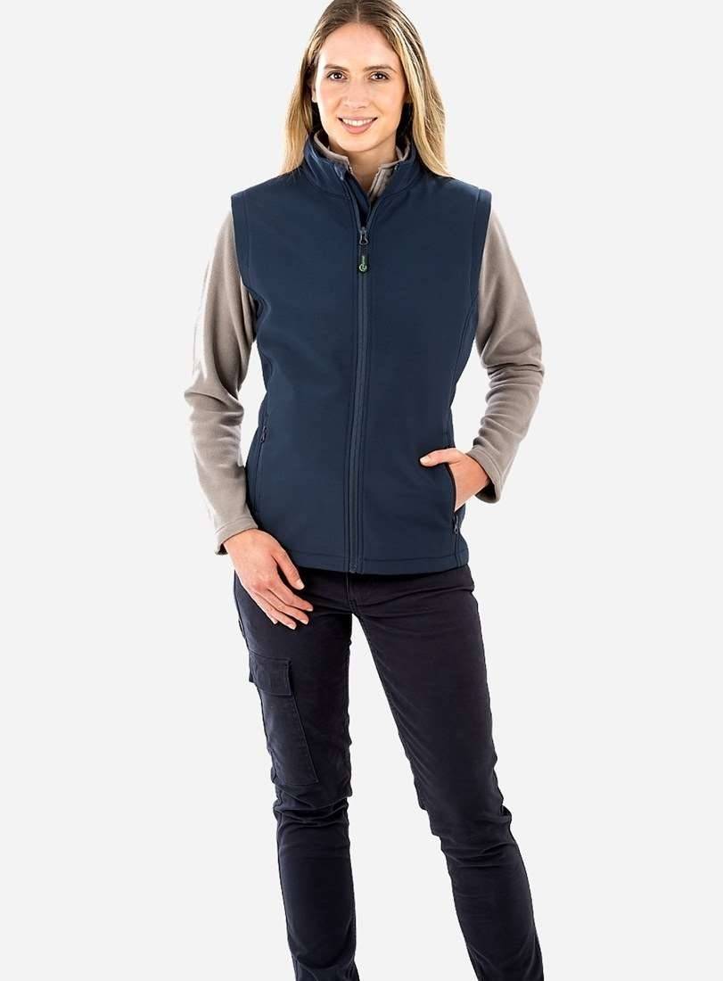 Bezrękawnik softshell damski, wykonany z materiału wytworzonego w procesie recyklingu