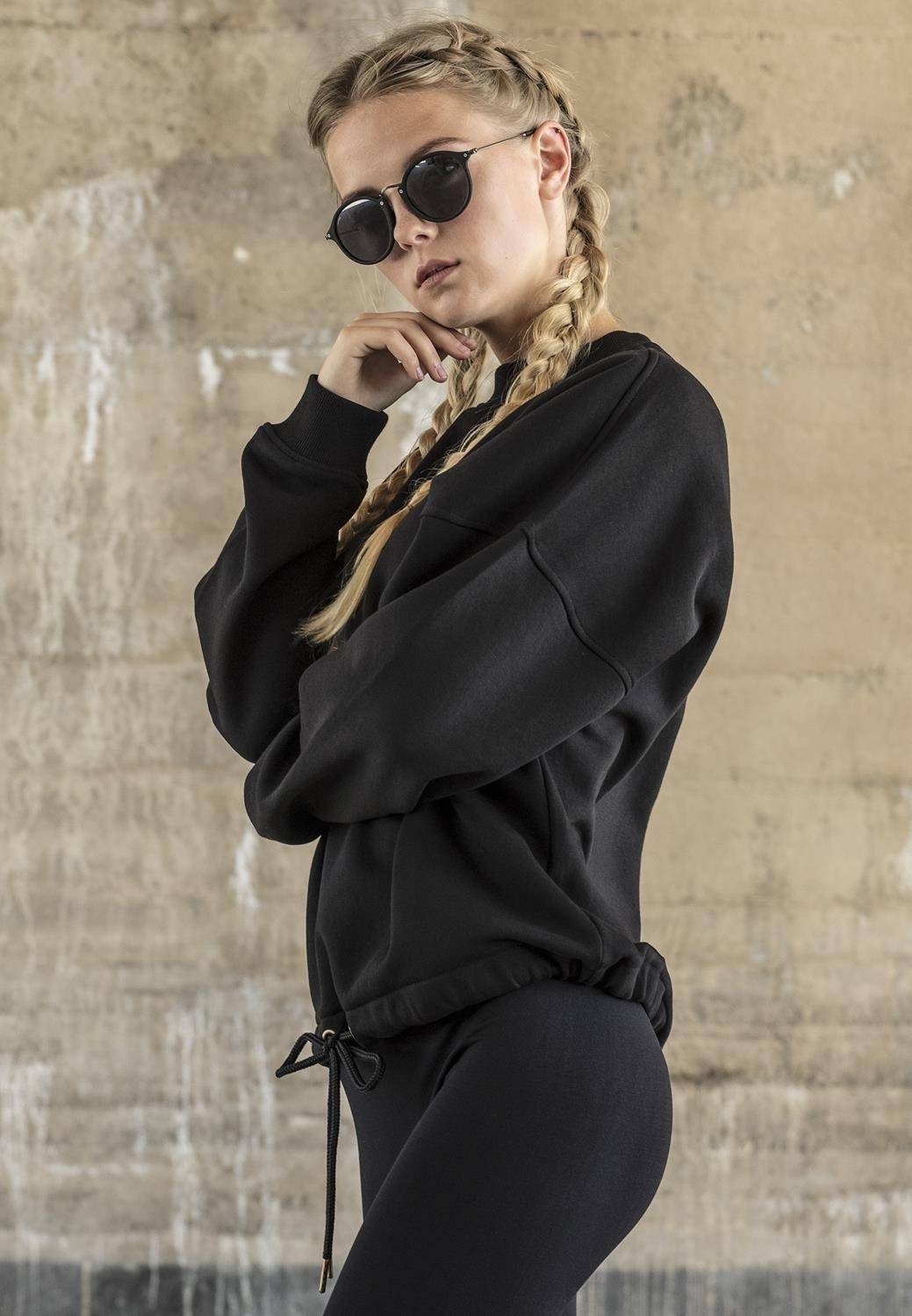 Bluza damska z zawiązywanym u dołu sznurkiem