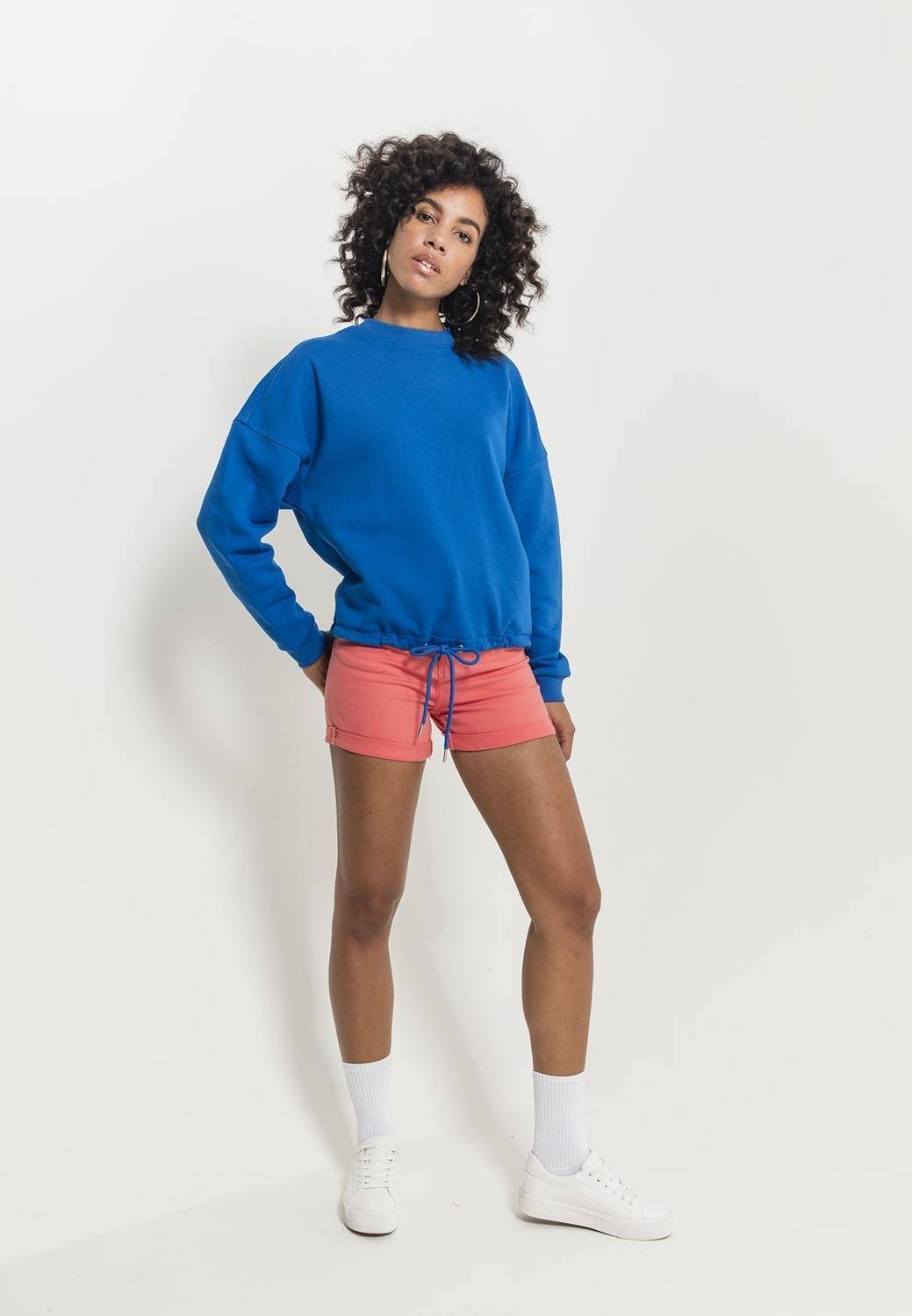 Bluza damska z zawiązywanym u dołu sznurkiem