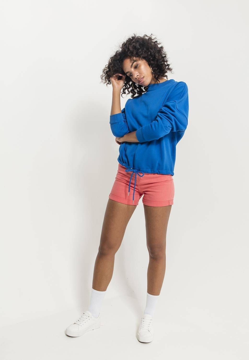 Bluza damska z zawiązywanym u dołu sznurkiem