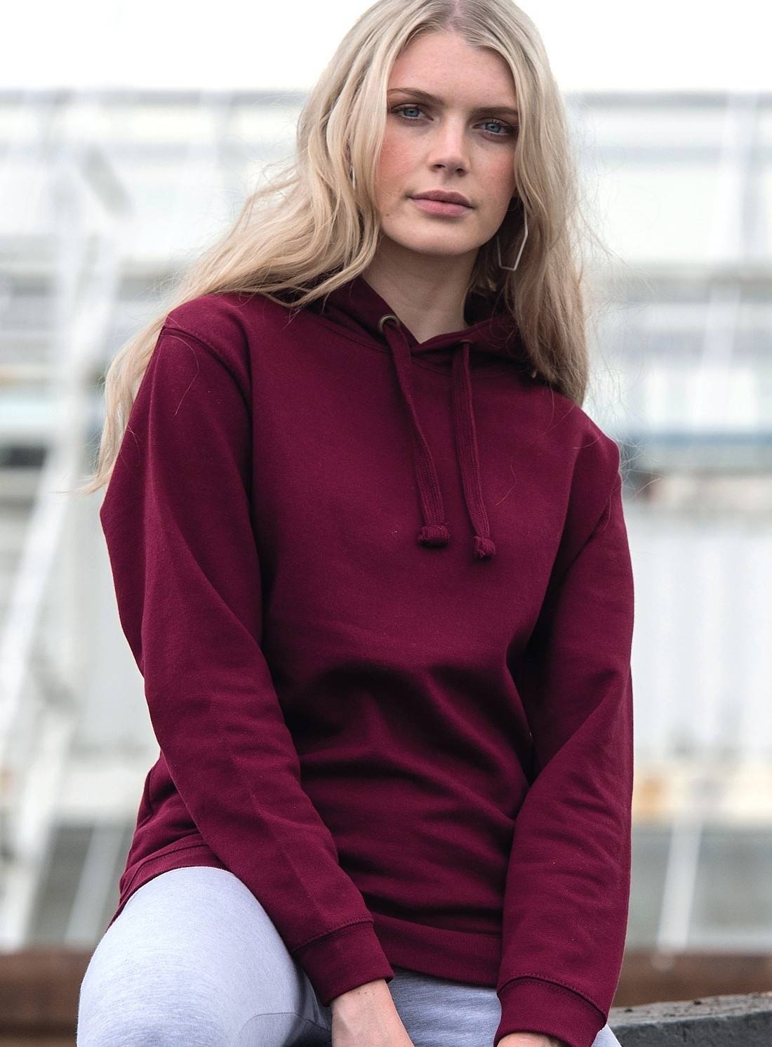 Bluza kapturem z płaskimi troczkami