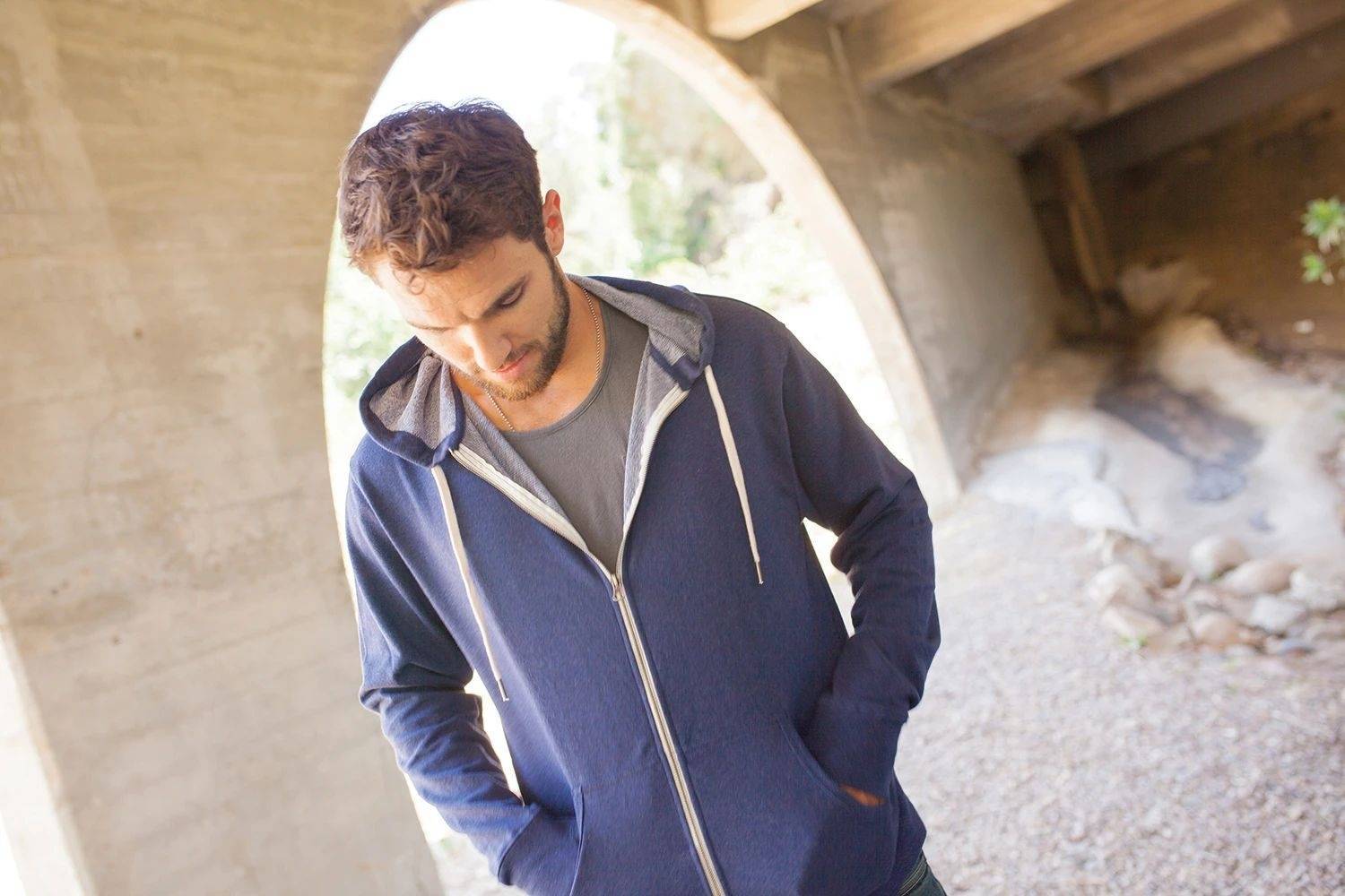 Bluza z kapturem na zamek z kieszenią na telefon Independent