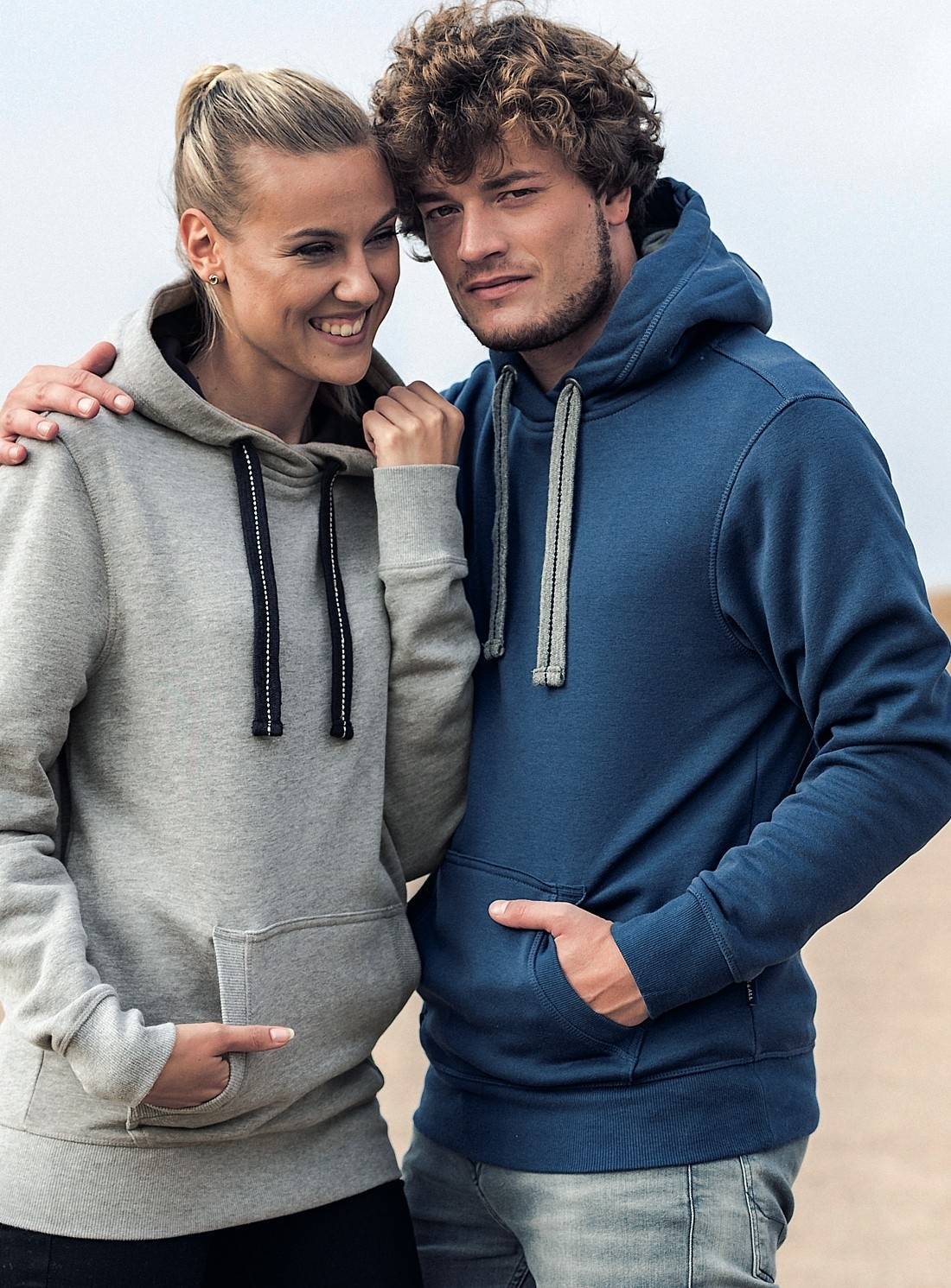 Bluza z kapturem z podwójnymi troczkami