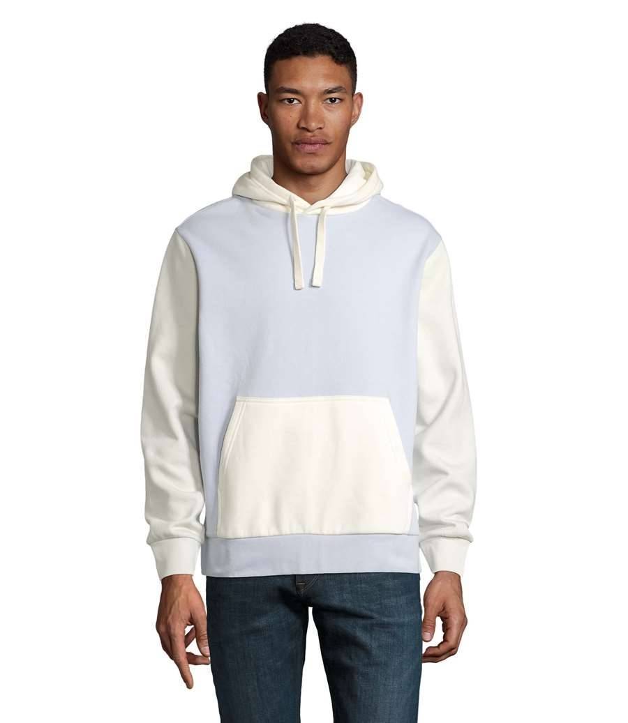 Bluza z kapturem zaprojektowana w kontrastowych pastelowych kolorach