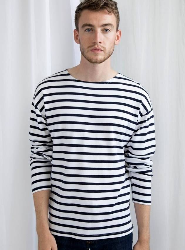 Bluza z obniżonymi ramionami i dekoracyjnym wzorem marynarskim