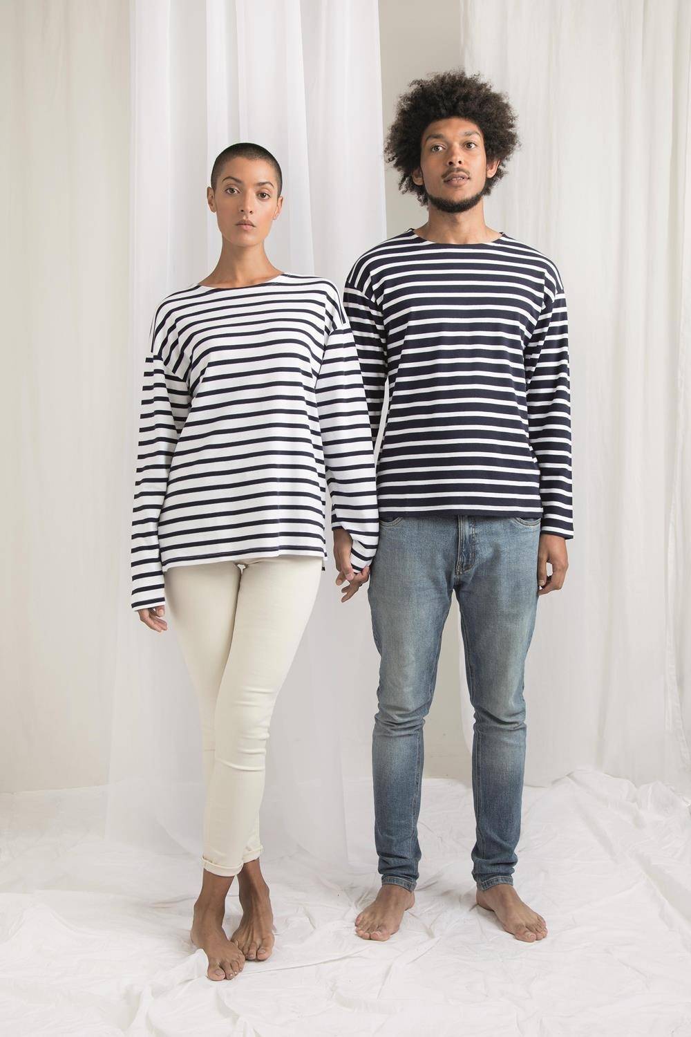 Bluza z obniżonymi ramionami i dekoracyjnym wzorem marynarskim