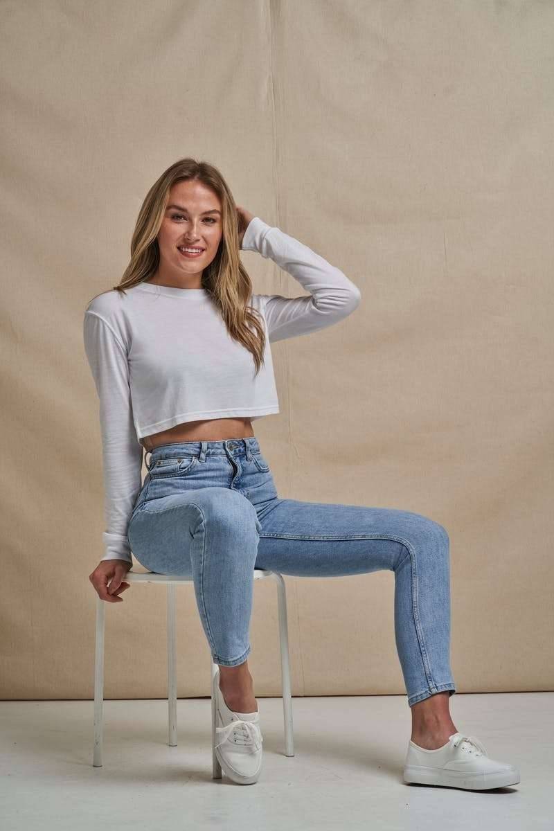 Bluzka damska o krótkim fasonie z okrągłym dekoltem