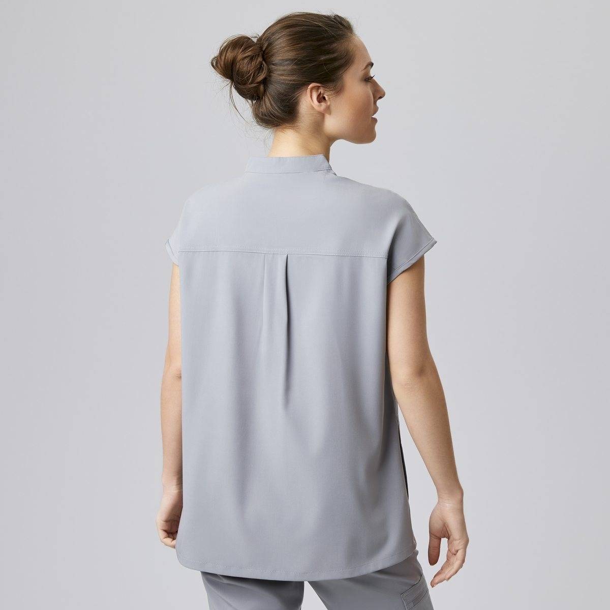 Bluzka damska z rozpinanym dekoltem