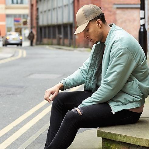 Czapka na lato z profilowanym daszkiem