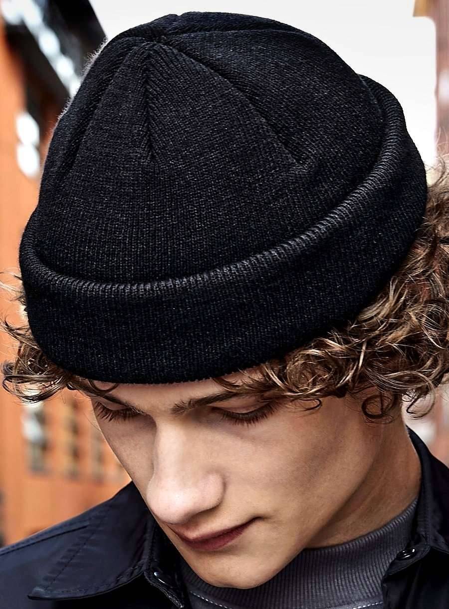 Czapka na zimę z wywijanym ozdobnym brzegiem, materiał z recyklingu