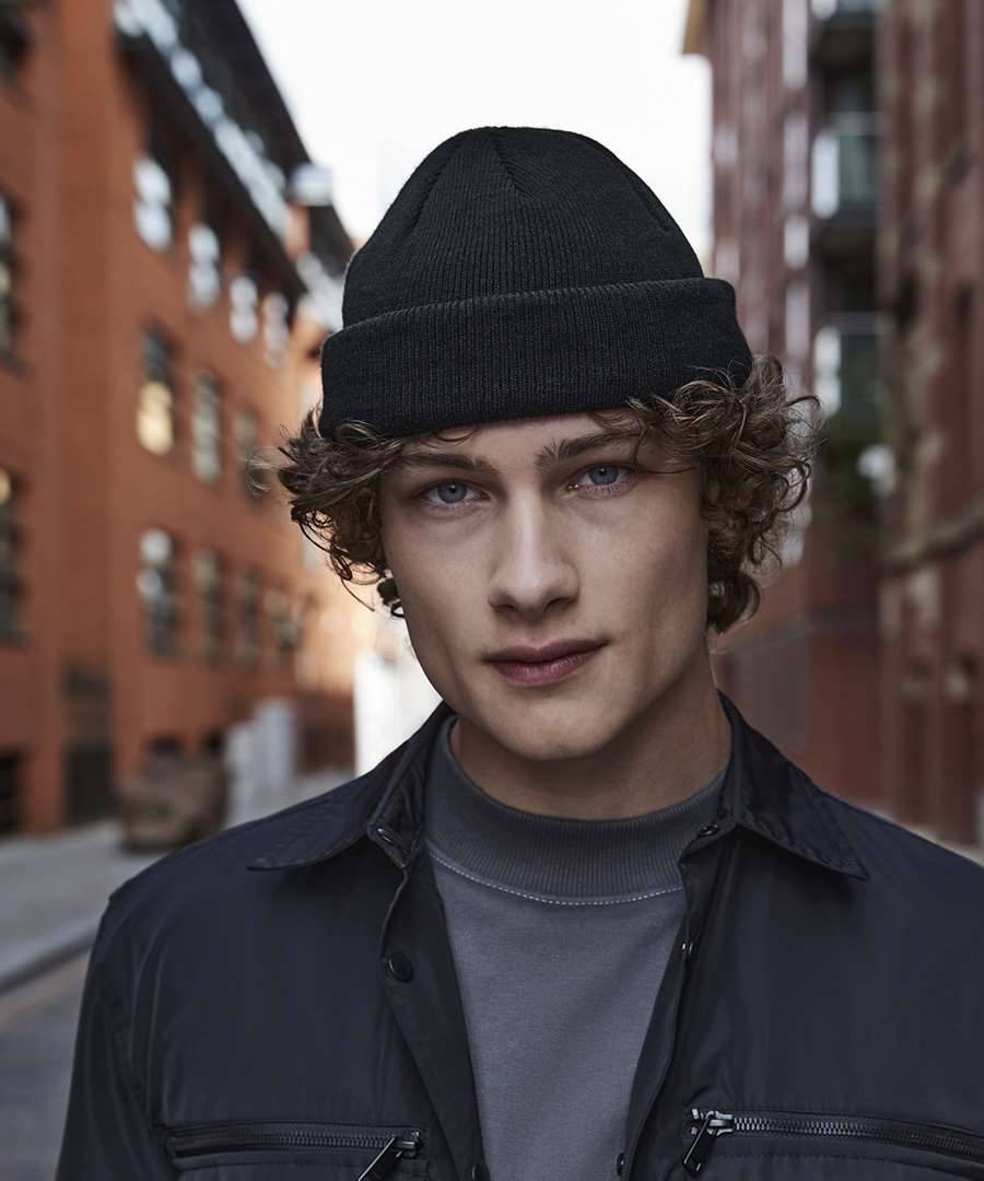 Czapka na zimę z wywijanym ozdobnym brzegiem, materiał z recyklingu