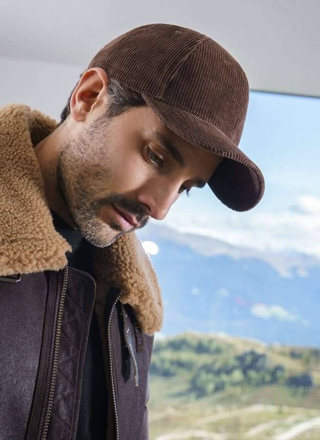 Czapka z daszkiem o sztruksowej strukturze, ocieplana