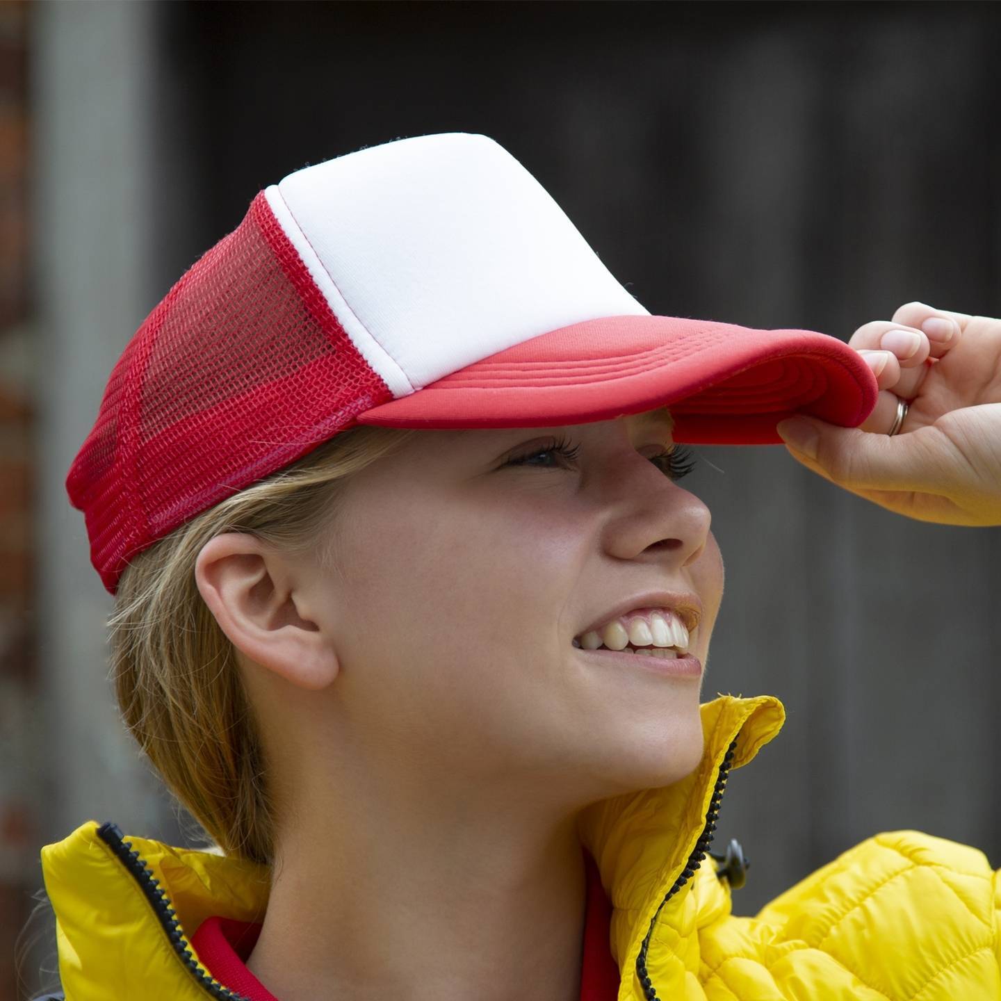 Czapka z daszkiem Truckers z siatką o konstrukcji 5-panelowej