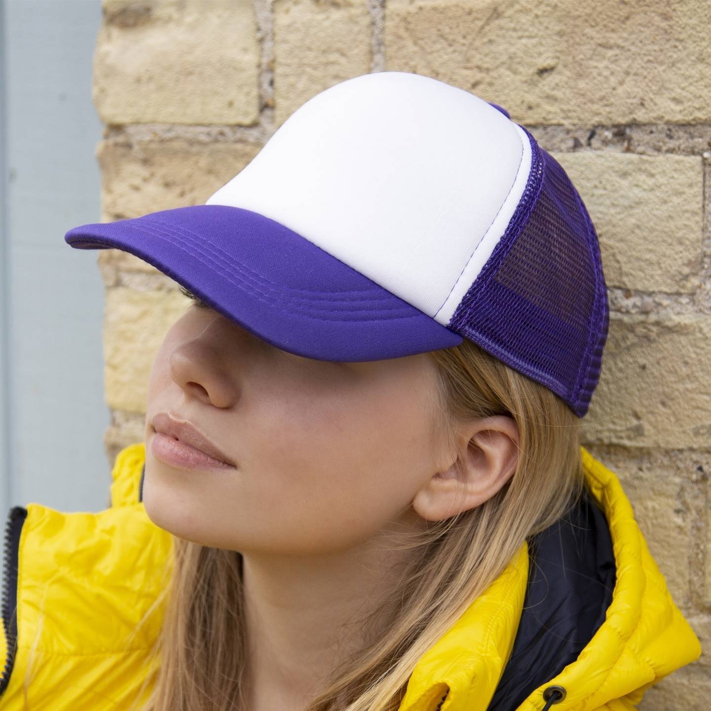 Czapka z daszkiem Truckers z siatką o konstrukcji 5-panelowej