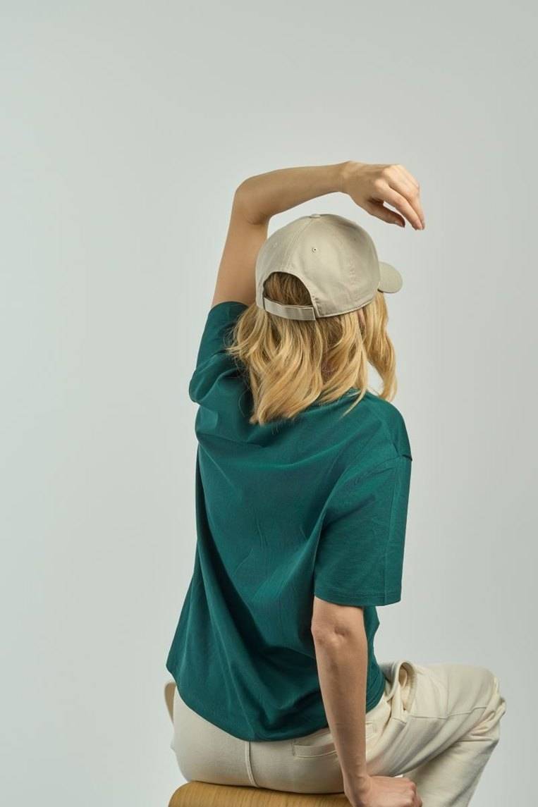 Czapka z daszkiem w bogatej kolorystyce Zoom