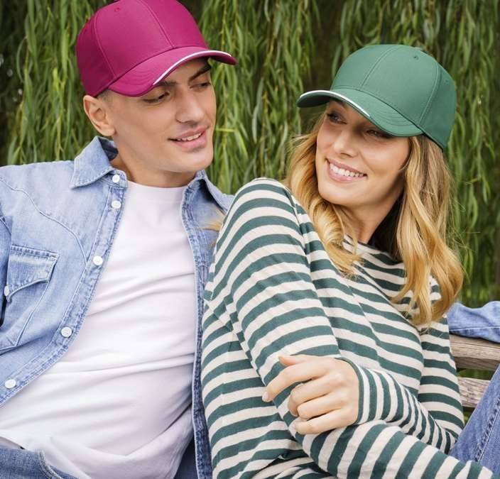 Czapka z daszkiem wykonana z materiału z recyklingu o strukturze drobnej kratki