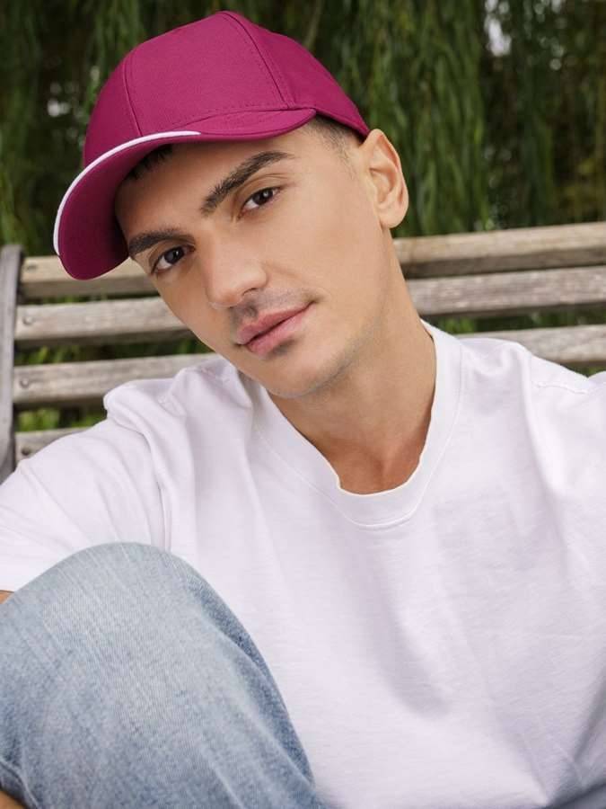 Czapka z daszkiem wykonana z materiału z recyklingu o strukturze drobnej kratki