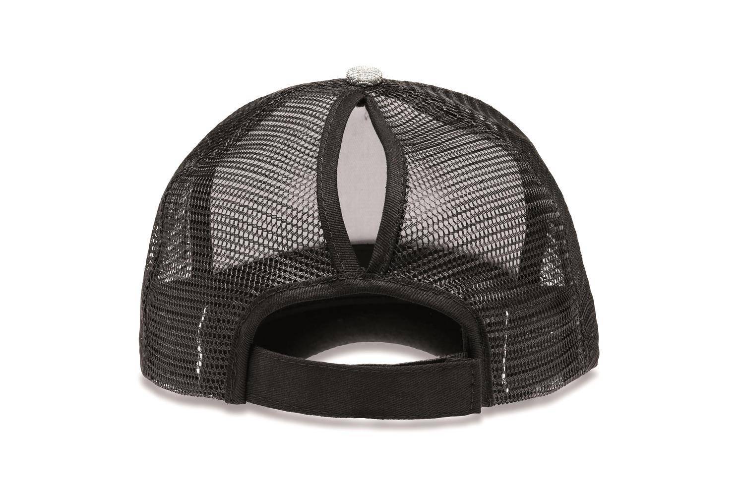 Czapka z daszkiem z nabłyszczaną strukturą materiału