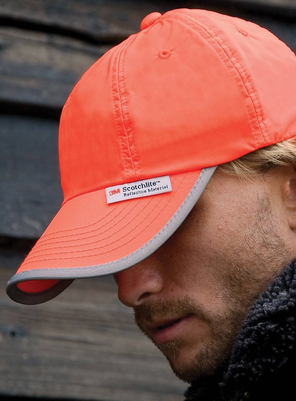 Czapka z daszkiem z odblaskowymi elementami
