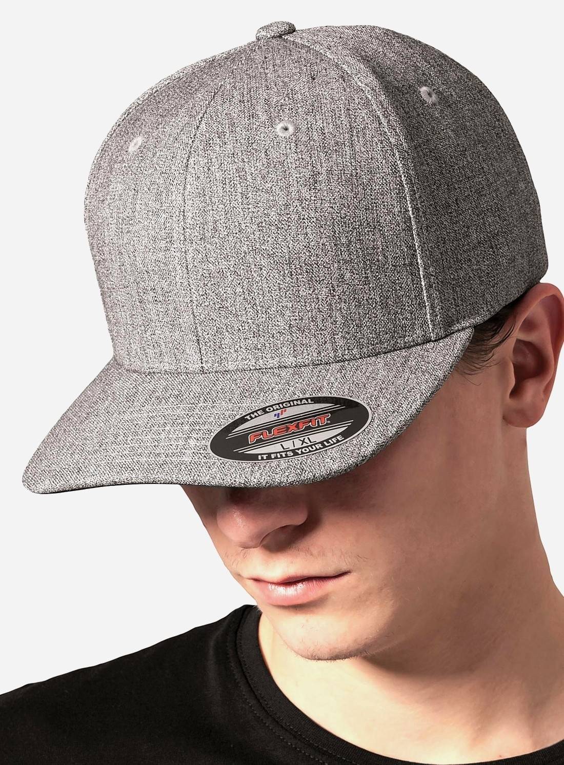 Czapka z daszkiem z perforowanymi panelami