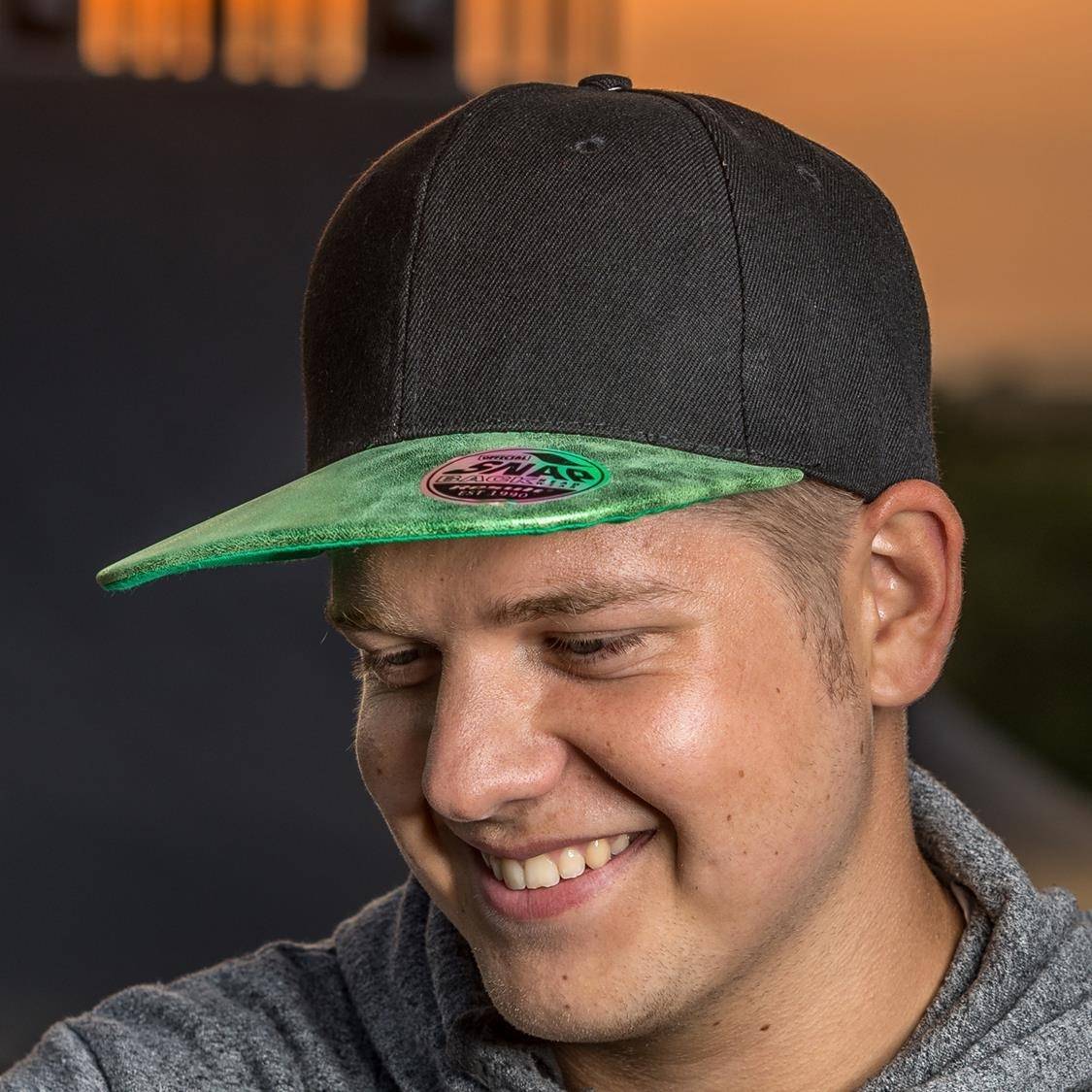 Czapka z marmurowym kontrastowym daszkiem