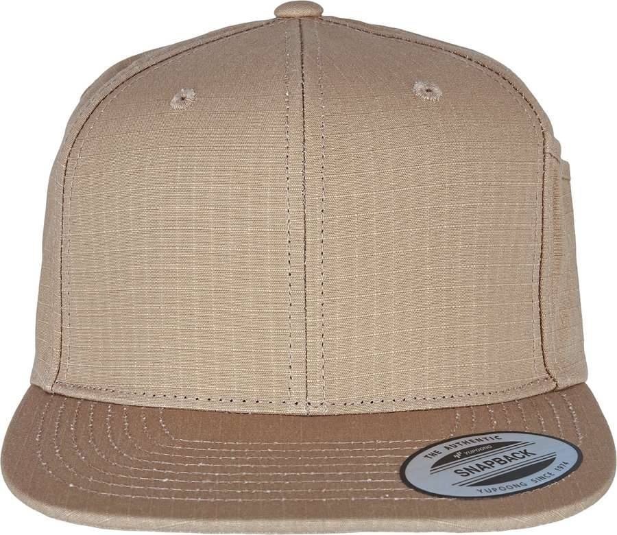 Czapka z płaskim daszkiem Flexfit i dodatkowymi bocznymi kieszonkami