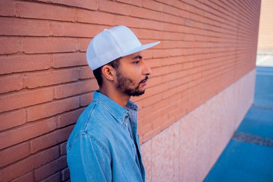 Czapka z płaskim daszkiem, wykonana z materiału pochodzącego z recyklingu