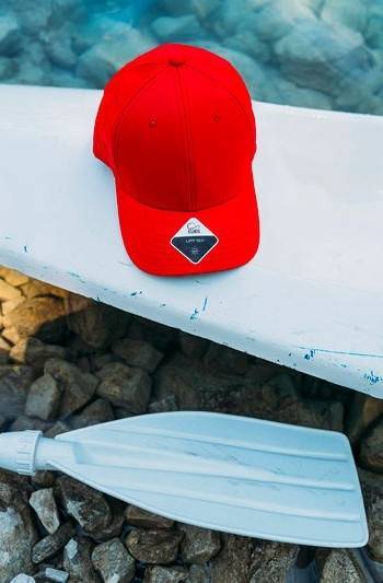 Czapka z profilowanym daszkiem z taśmą pochłaniającą pot