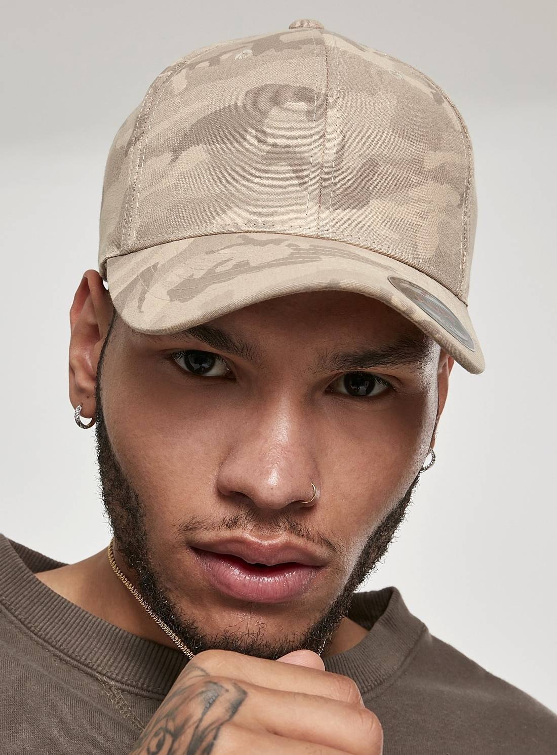 Czapka z wygiętym daszkiem w kolorystyce Camo