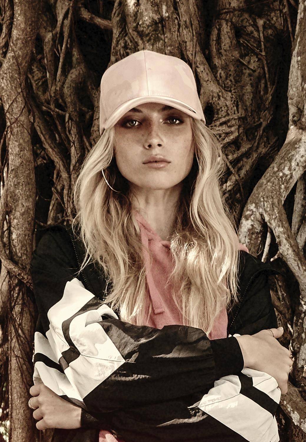 Czapka z wygiętym daszkiem w kolorystyce Camo