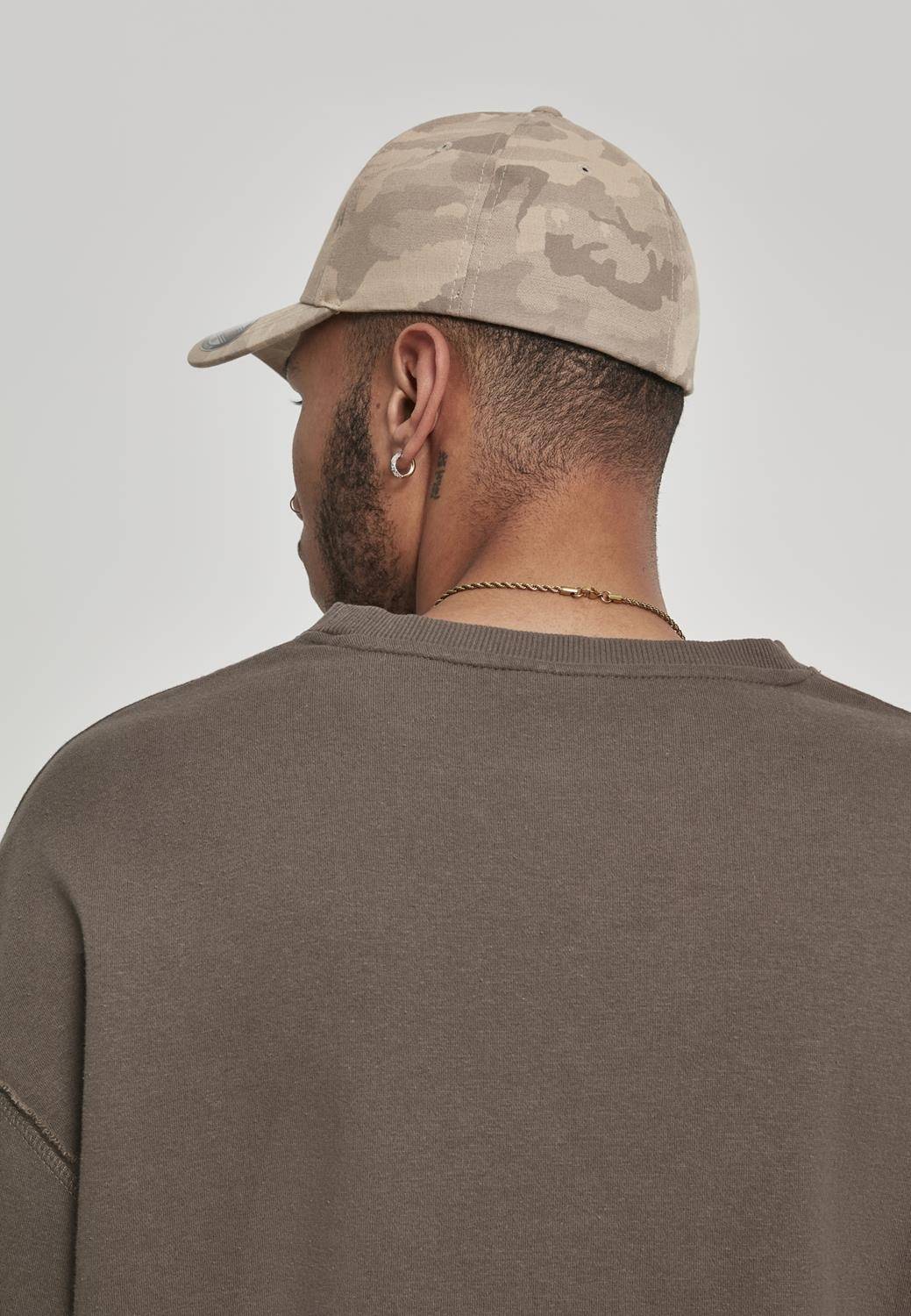 Czapka z wygiętym daszkiem w kolorystyce Camo