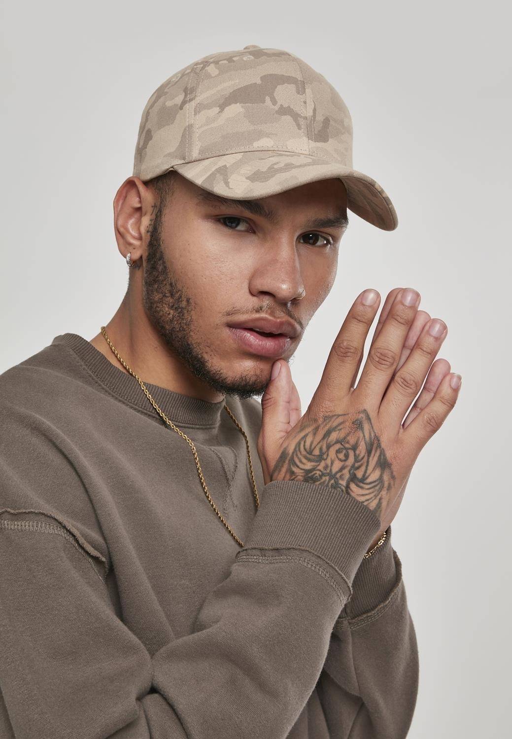 Czapka z wygiętym daszkiem w kolorystyce Camo