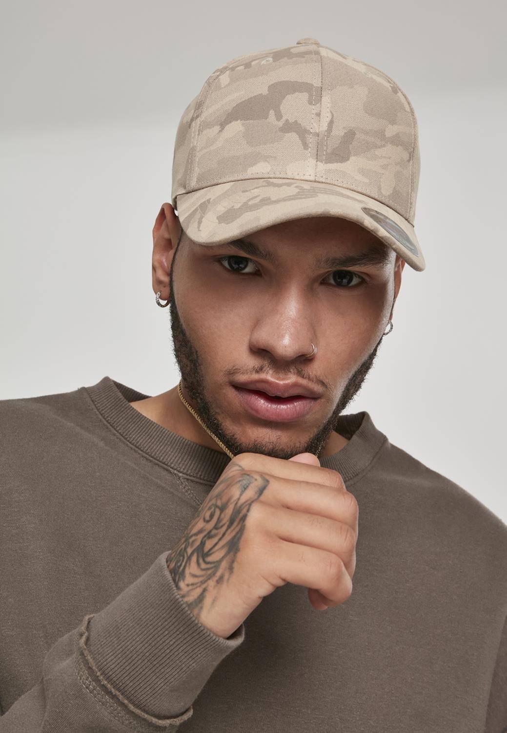 Czapka z wygiętym daszkiem w kolorystyce Camo