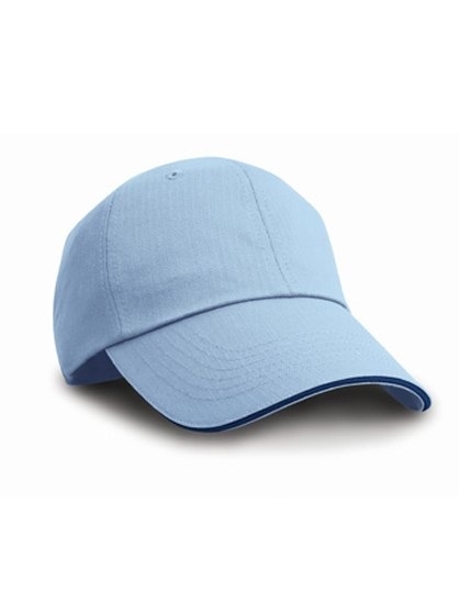 Czapka z zagiętym daszkiem