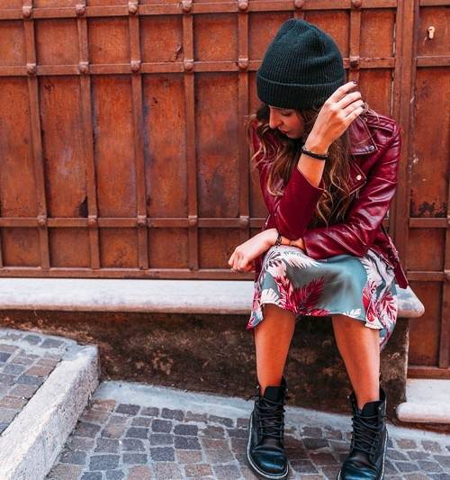 Czapka zimowa o prążkowanej strukturze z wywinięciem