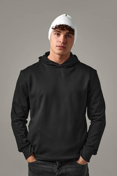 Czapka zimowa z ozdobnymi szwami na czubku