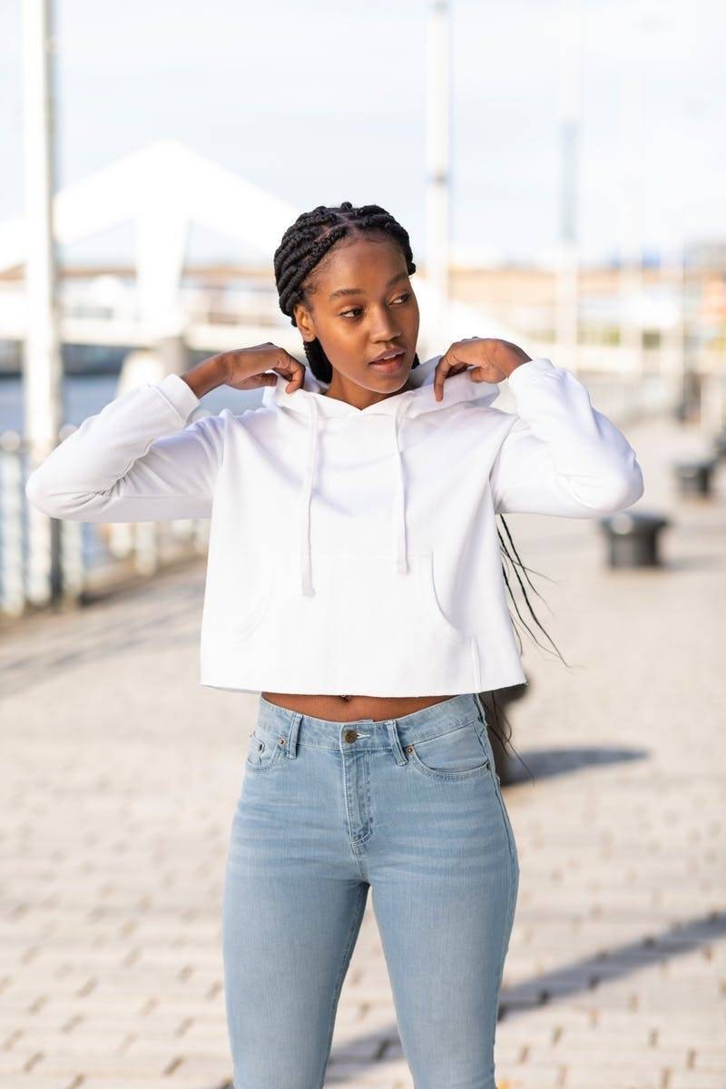 Damska bluza kangurek o krótkim fasonie