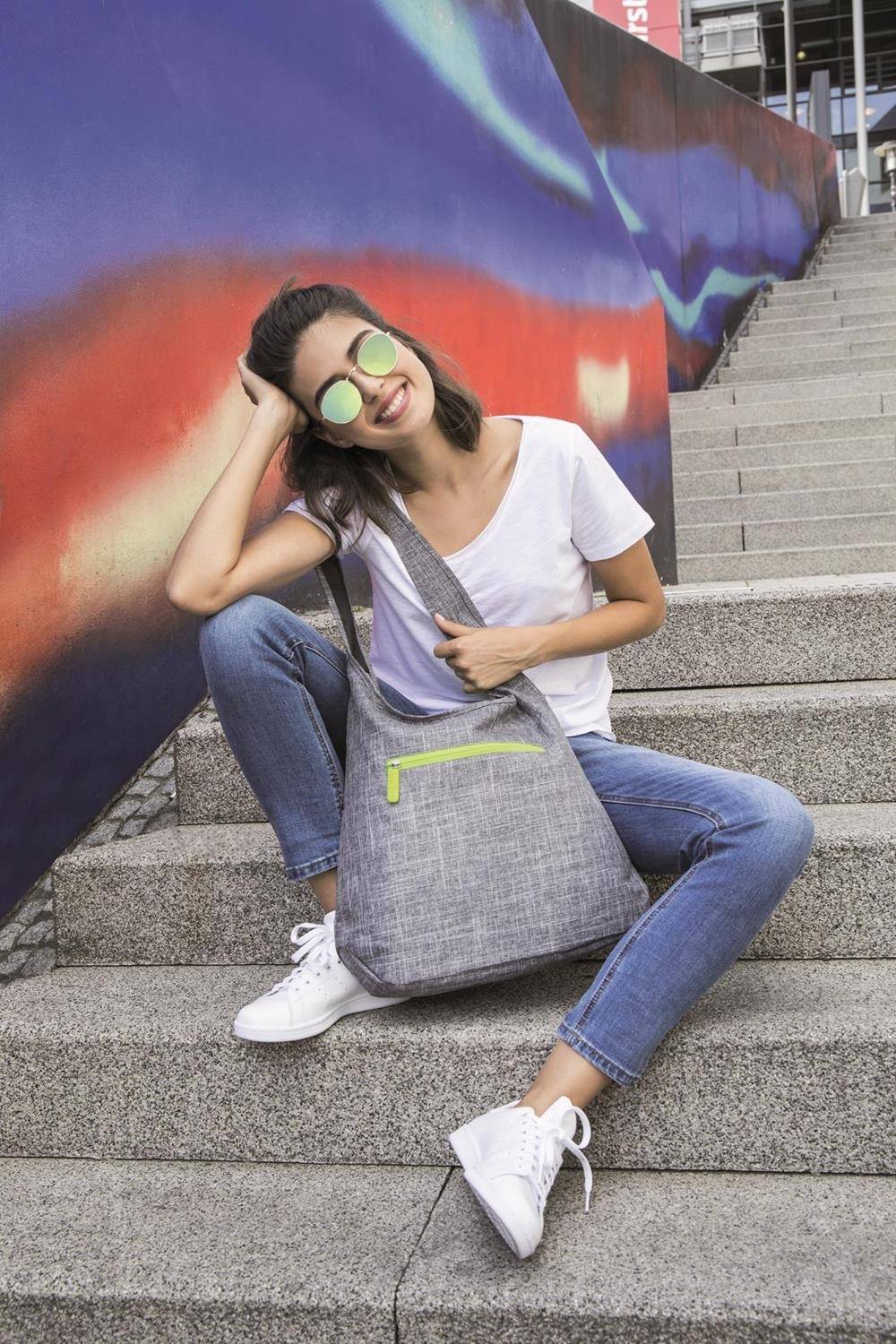 Damska torebka w kolorze melanżowym z kontrastowym zamkiem