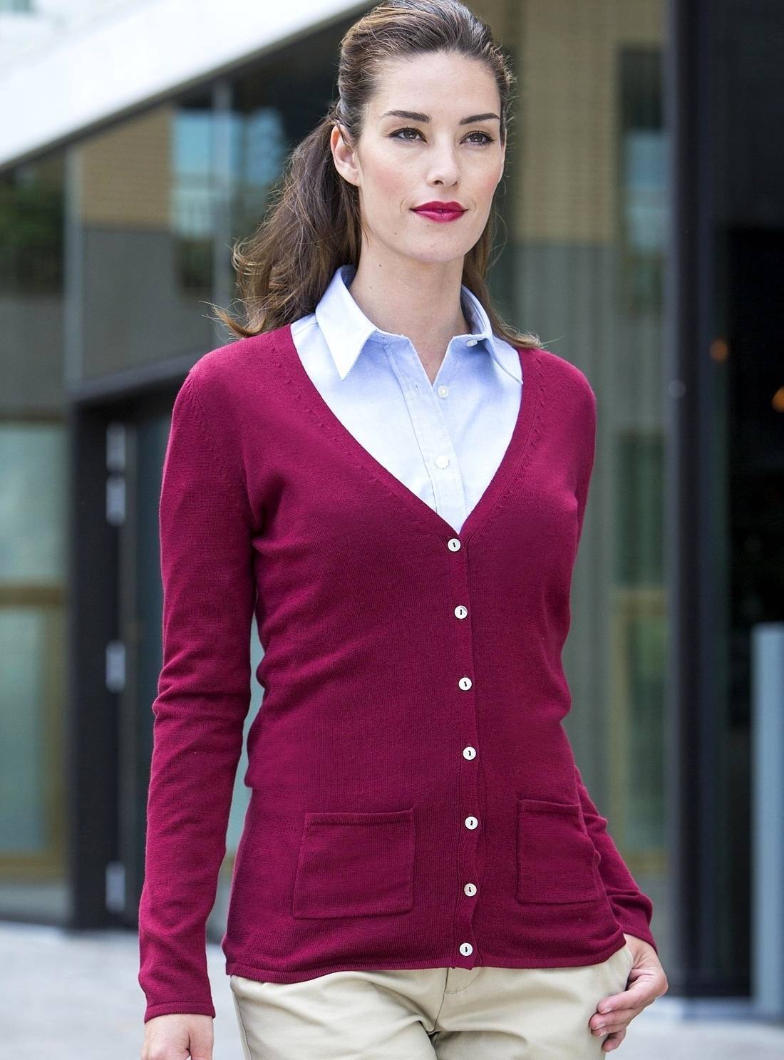 Damski sweter o długim kroju typu kardigan