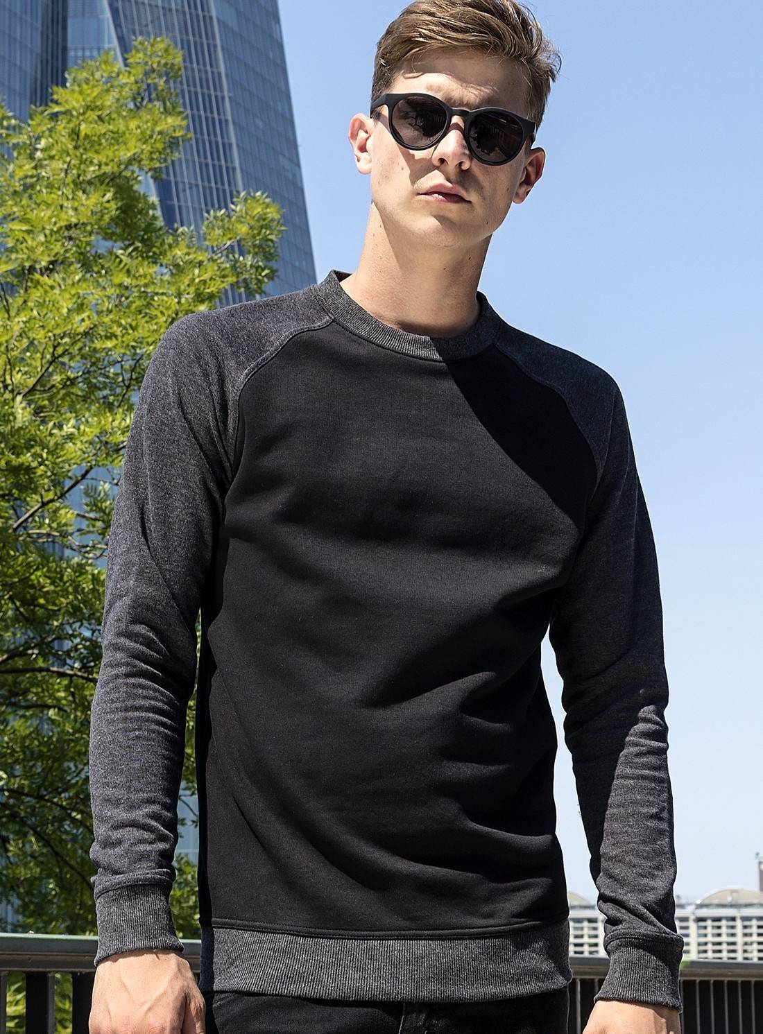 Dwukolorowa bluza męska bez metki producenta