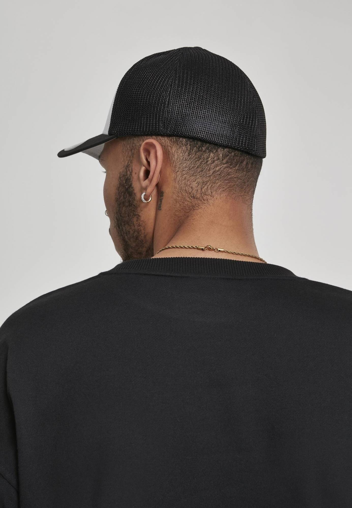 Dwukolorowa czapka z daszkiem o elastycznym dopasowaniu