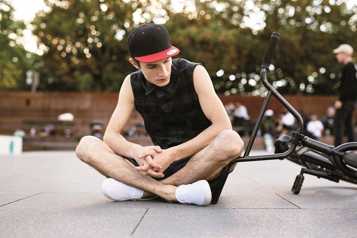 Dwukolorowa czapka z płaskim daszkiem Snapback