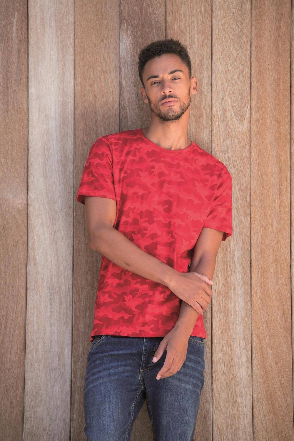 Efektowna koszulka t-shirt ubarwiona wzorem Camo-Moro