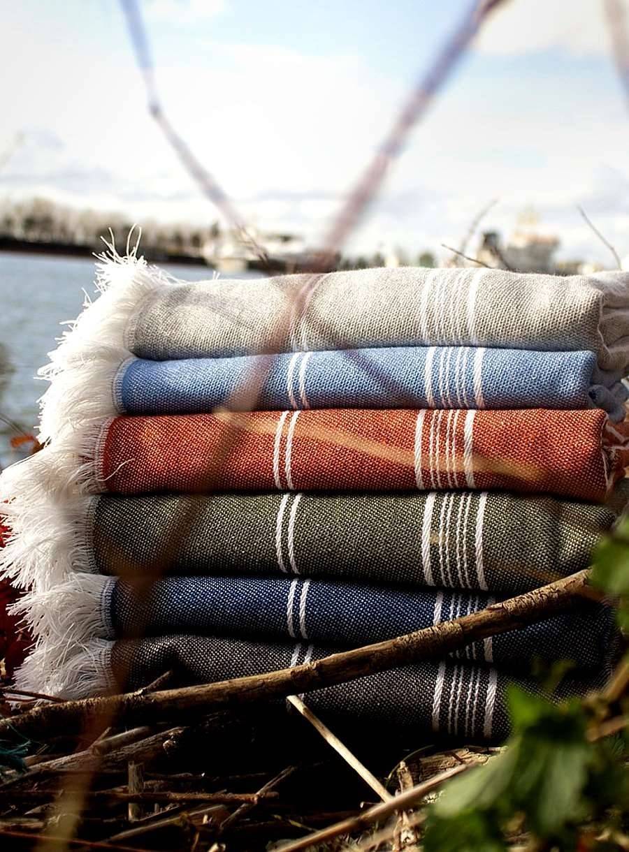 Ekologiczny ręcznik z frędzlami o wymiarze 100x180 cm, materiał z recyklingu