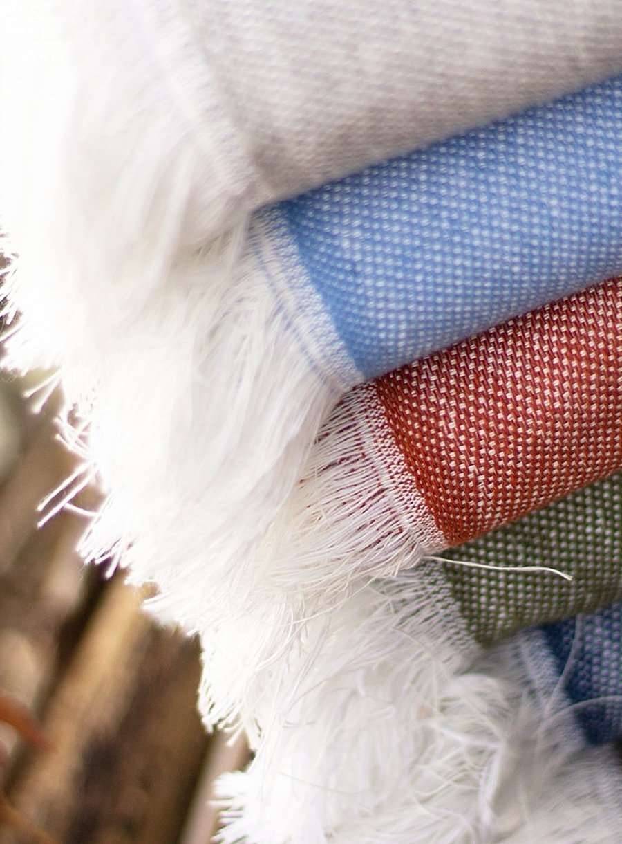 Ekologiczny ręcznik z frędzlami o wymiarze 100x180 cm, materiał z recyklingu