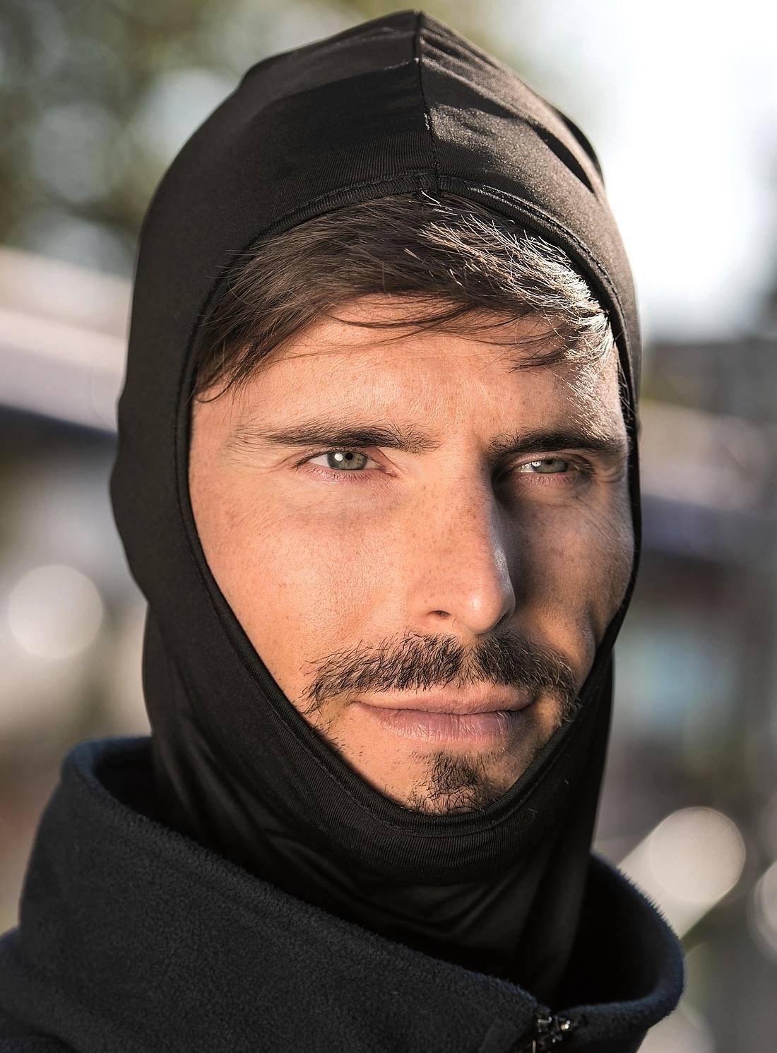 Elastyczna kominiarka z pełnym wycięciem